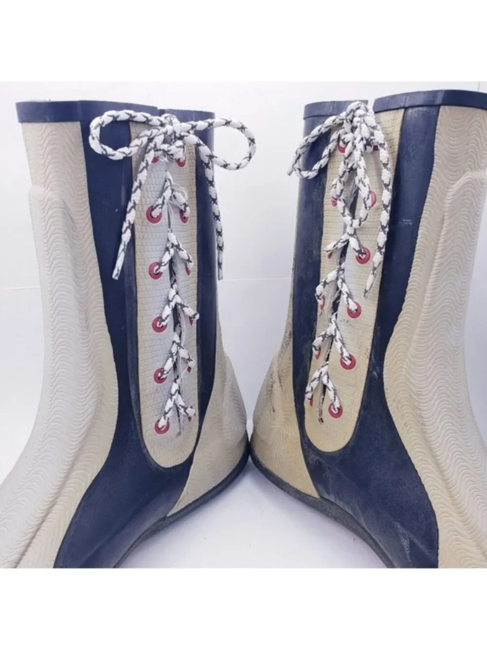 Sperry 360° holes